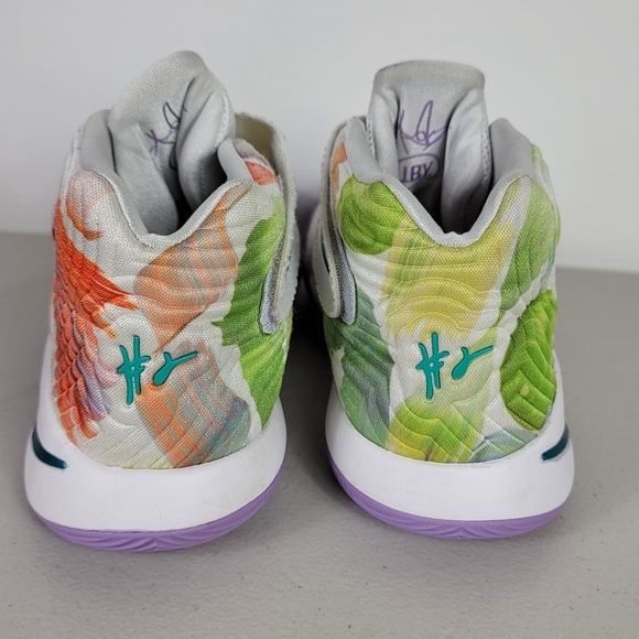 NIKE KYRIE 2 (GS) "EASTER" WHITE JADE LILAC826673-105 SIZE 7Y WOMENS - Picture 5 of 7